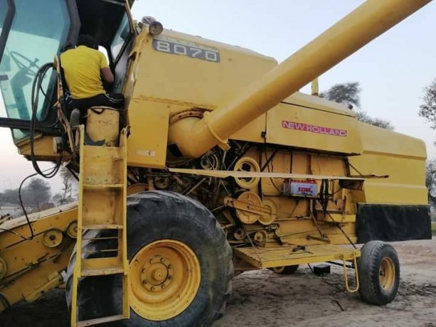 new-holland-8060-big-2